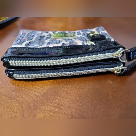 BETSEY JOHNSON  wristlet wallet - Picture 9 of 9